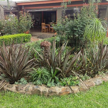 Sibahlenomhlambi Guesthouse Springs  Ngoại thất bức ảnh