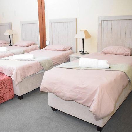 Sibahlenomhlambi Guesthouse Springs  Ngoại thất bức ảnh