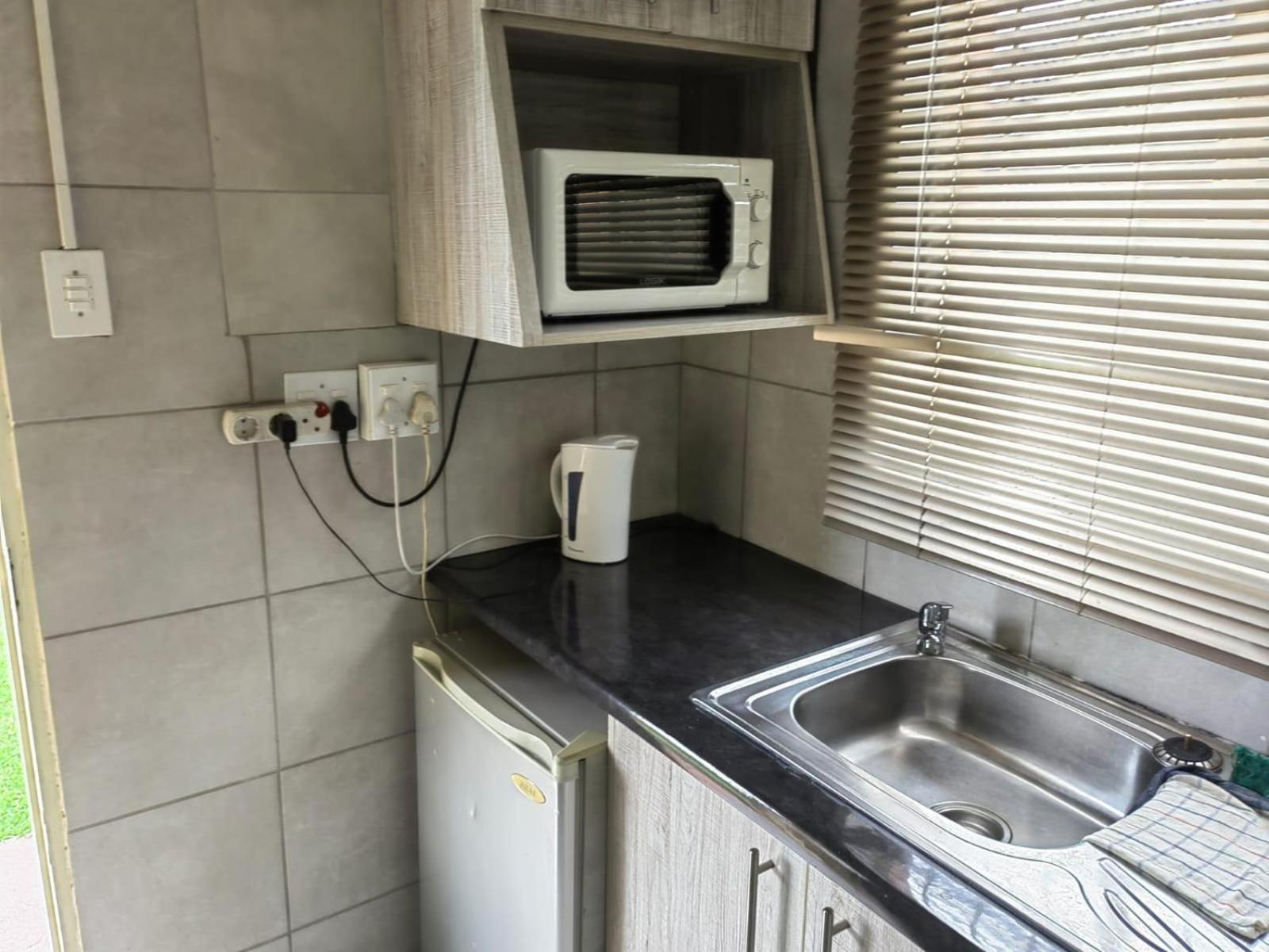 Sibahlenomhlambi Guesthouse Springs  Phòng bức ảnh