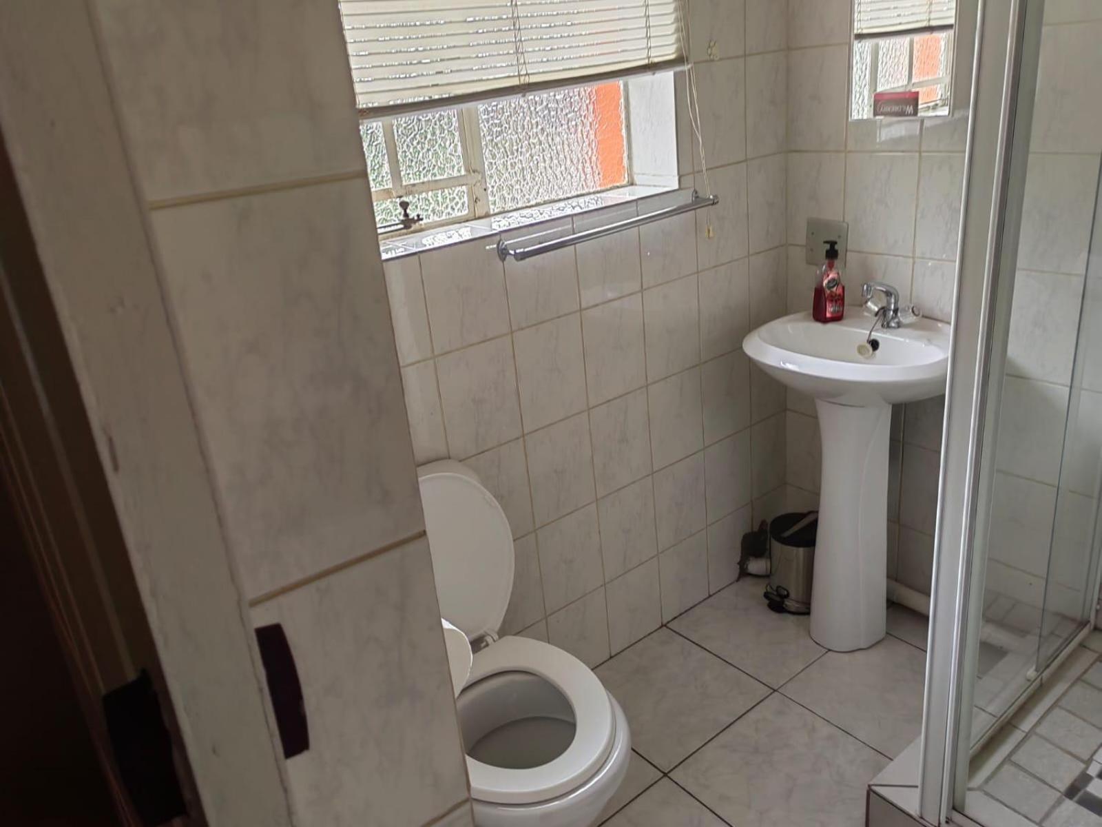 Sibahlenomhlambi Guesthouse Springs  Phòng bức ảnh